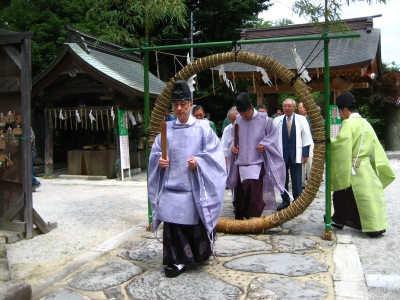 宮司他茅の輪くぐり